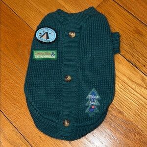 Fresco dog cardigan with buttons and patches.